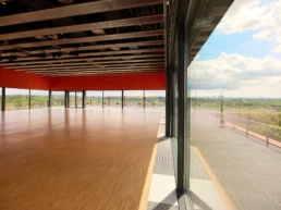 Veranstaltungsraum im Erich-Brost-Pavillon in Essen mit Panoramafenstern, Terrasse und weitem Ausblick